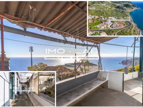 We present this charming 2 bedroom house located in the picturesque area of Zimbeiros, in Tabua, Ribeira Brava. Ideal for those looking for a peaceful retreat with excellent sun exposure, this property offers comfort and functionality. Main features:...