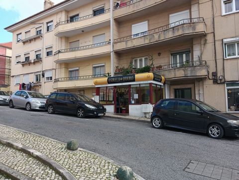 COFFEE TRANSFER PORTS OF BENFICA Excellent investment opportunity! This transfer includes the transfer of shares with the sale of the company and is available together with ID C0506-00368 - sale of the property. Located in Portas de Benfica, on the V...