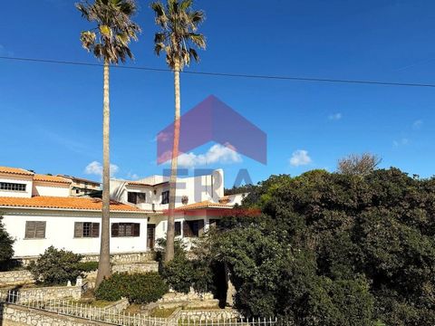 Detached 9 bedroom house in Porto das Barcas - A unique opportunity for investment or housing. We present this magnificent detached house, located in the privileged location of Porto das Barcas, just seconds from the beach and with easy access to all...