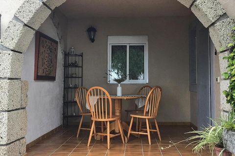 Licht ingerichte vakantiewoning met een prachtig buitenterras en weids uitzicht over het natuurlijke landschap tot aan de zee. Een ideale plek voor een ontspannen vakantie. Het huis is gelegen in La Concepción, een klein stadje in de buurt van Tijoco...