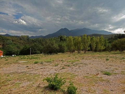 Dpt Pyrénées Orientales (66), à vendre PRADES Terrain constructible 270 m², 2 faces, libre constructeur