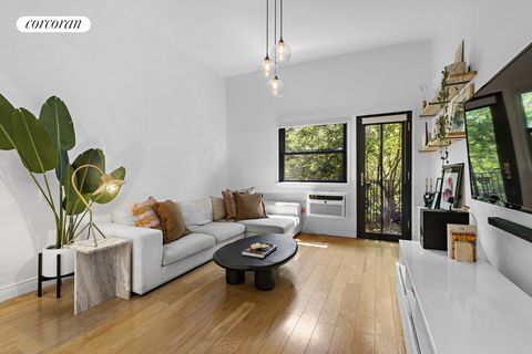 Designed by a top interior designer, apartment 4L is a masterclass in modern, minimalist design, maximizing both style and functionality. Nestled on a tree-lined block in the heart of Greenwich Village, this bright and airy triplex offers everything ...