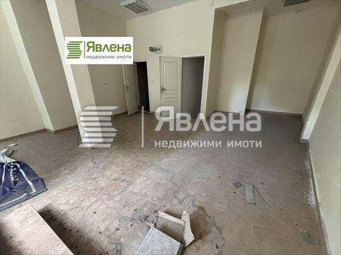 'Yavlena' Agency, office 'Oborishte' Sofia, offers for sale a retail outlet Shop in the center of Plovdiv located on the ground floor of a residential building facing 'Alexander S. Pushkin' Street. The site has an area of 87.07 sq.m and has the follo...