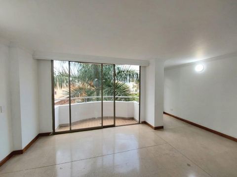 Apartment for sale at a great price and location: one block from La 33 and La 80, next to the Santa Gema Church and a few blocks from Los Molinos, El Éxito and Los Parques 1 and 2 de Laureles. With an area of 103 m², 3 bedrooms, 2 bathrooms, kitchen,...