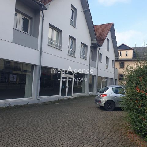 Local commercial modulable de 2 630 m² au cœur de Schiltigheim, idéal pour bureaux, coworking ou activités tertiaires. Emplacement stratégique proche des axes routiers et transports, dans un quartier dynamique. Atout rare : 50 places de parki...