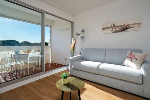 Ce logement fonctionnel est idéal pour les petites familles ou les groupes, et peut accueillir confortablement jusqu'à quatre personnes. L'appartement, agencé de manière optimale, optimise l'espace pour un confort et une fonctionnalité maximum. Il bé...