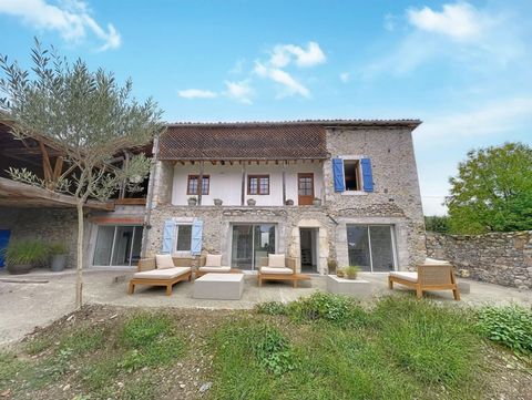 Maison rénovée, dépendances, très calme, bien Rare