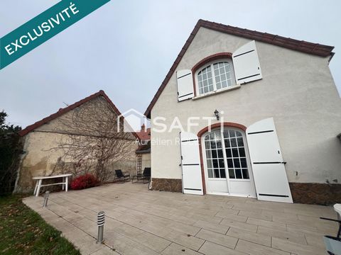 Située dans la commune de Niherne (36250), cette charmante maison offre un cadre de vie paisible et familial. Proche des commerces locaux, des écoles et des espaces verts, cette localité séduit par son atmosphère conviviale et son accès facile aux co...