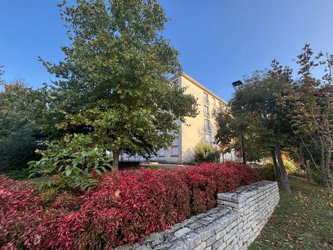 À LOUER - SPACIEUX T4 avec Balcon vue dégagée, cave + box RER B Les Bacconnets