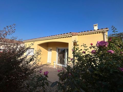 Villa de plain pied très lumineuse avec joli extérieur