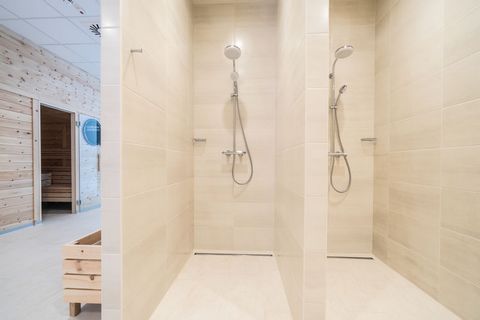 Verblijf in dit luxueuze appartement in het Oostenrijkse Gosau dat is voorzien van een sauna waarin je helemaal tot jezelf kunt komen. Er zijn 6 slaapkamers waar 12 gasten in kunnen verblijven en je kunt 2 huisdieren meenemen. Deze optie is ideaal vo...