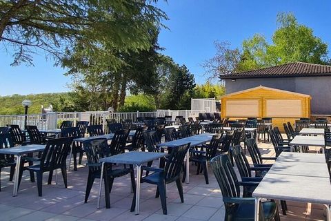 The car-free holiday park Domaine de Lanzac offers 32 linked bungalows and villas. The bungalows are ground floor and equipped with all conveniences. There are bungalows for 4 people. (FR-46200-21 Carignan) with two bedrooms and bungalows for 6 peopl...