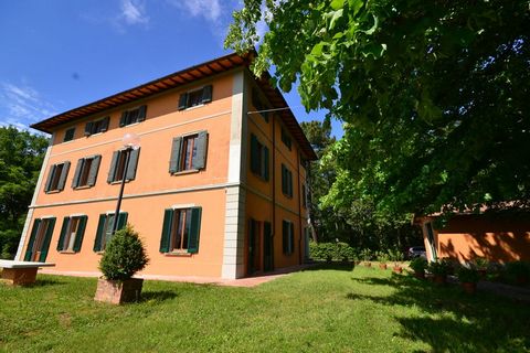 This holiday home for 12 people has 7 bedrooms. The house is equipped with free WiFi, barbecue and a swimming pool and is perfect for small groups or families with children. Set among lush greenery and nestled in the quiet Tuscan countryside, the hom...