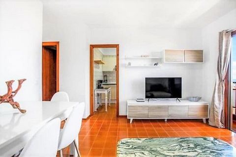 Stay in this great apartment which is 100 meters from Bajamar beaches. With a pleasant private terrace and a beautifully lit garden, it is ideal for vacations with family or friends. The region is full of beautiful beaches on which you can spend your...