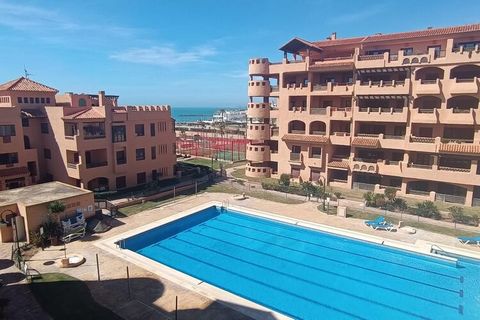Profitez de vacances fantastiques dans ce bel appartement équipé de tout le confort. Il offre un accès à une piscine extérieure commune et il y a beaucoup à faire dans la région. Situé dans une zone privilégiée de la Costa de Almería, dans la municip...