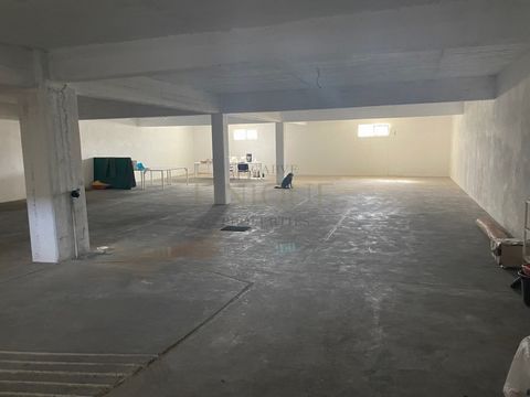 Underground garage of 385 sqm situated in Montenegro, close to Faro Airport. It can be used as storehouse or as garage with capacity up to 13 cars. Consists of a large open area with windows allowing natural light, another separate room and 1 storero...