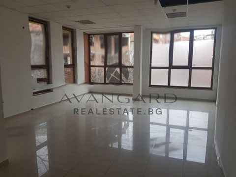 of.11277 We offer you a huge commercial premises on a large boulevard, suitable for an office, shop, beauty studio, medical center, atelier and all kinds of commercial and office activities. The property has a separate entrance and consists of 3 sepa...