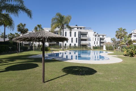 Welcome to this wonderful seafront apartment with capacity for 2 people. In the exterior of this wonderful urbanization in which the accommodation is located, you will find a shared salt swimming pool of 20mx10m and a depth range from 1.2m to 2m. For...