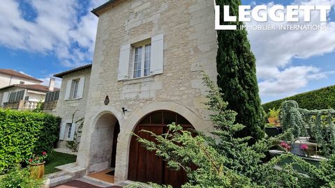 A21617SOC24 - Tastefully restored 18th-century house combining charm and comfort with stunning views over Périgueux. Within walking distance of the town centre, close to shops and town bus. Quiet location at the end of a cul-de-sac. This magnificent ...
