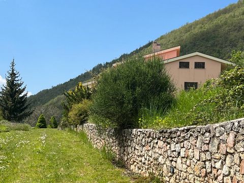 Exclusive Villa with a panoramic view of the Valnerina! This magnificent property, located in a privileged position on the Valnerina mountains, offers a unique opportunity to live immersed in the beauty and tranquility of the surrounding nature. Buil...
