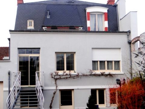 Dpt Allier (03), à vendre MONTLUCON proche du centre ville maison 1900 bourgeoise 6 pièces , garage ;terrain 466 m2