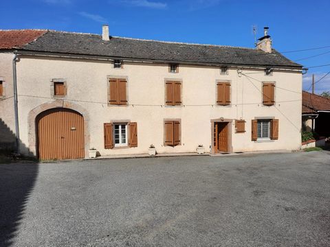 Large farmhouse with courtyard. Although it may need a complete redecoration to make it to your taste, with it's double glazing and a heat pump, this is a fairly economical house. And Self-sufficient in water! The well with its own pump supplies the ...
