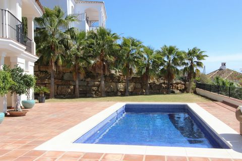 Located in Istán. If you are looking for a big family villa with the most amazing views and at the same time only at a 7 minutes drive to Puerto Banus, then this is something for you! Situated on a very private plot this is the ideal holiday home for...