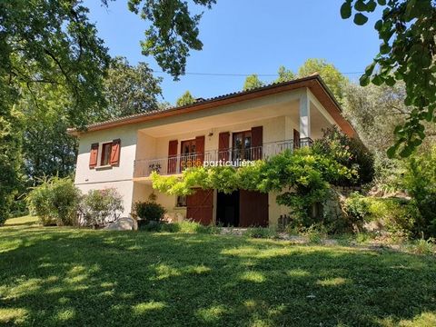 Come and discover this house surrounded by greenery located 5 km from Condom. This property welcomes you with a main house comprising a large living room of 32.30 m2 as well as a large separate and equipped kitchen of 14.60 m2. On the night side, you...