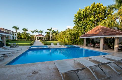 Stunning villa for your vacations in the Caribbean, in the exclusive Casa de Campo, La Romana. The villa has 10 very spacious bedrooms, each with its own bathroom inside, specially designed for your relaxation and enjoyment, as well as its splendid o...