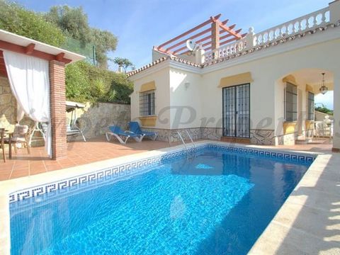 Wonderful country property in Spain with private swimming pool . This country property is in an ideal location, within 4 kilometres of the charming village of Torrox. It has a large terrace where there is a summer kitchen with BBQ and the swimming po...