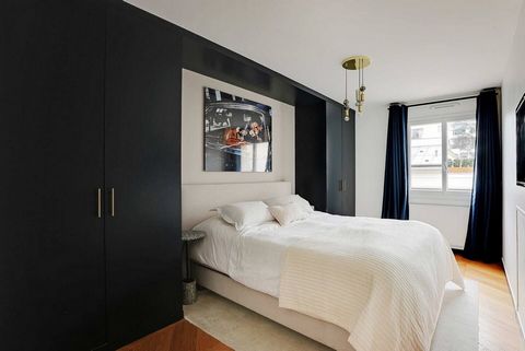 Our apartment is located in the city of Levallois-Perret on the border of Neuilly-sur-Seine, renowned for its elegance and refinement. A prestigious and residential commune, the city borders the right bank of the Seine, to the west of Paris. Famous f...
