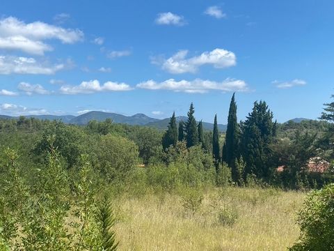 Pretty winegrowing village with one shop, 25 minutes from Beziers, 10 minutes from Saint Chinian and Cessenon sur Orb, 5 minutes from the Orb river. The land is almost flat with a gently sloping aspect. Connected to water and electricity. A planning ...