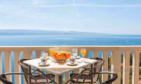 The elegant house is located in an excellent location, only 200 m from the sea and a beautiful beach and 6 km from Omiš. The total living area of ​​the house is 330 square meters, spread over four floors. On the first three floors there are four sepa...