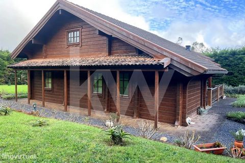 Have you always dreamed of having a beautiful wooden chalet in a quiet place full of landscapes on Madeira Island? Key features: PRICE: 360.000 € LOCATION: Santo António da Serra, Madeira BEDROOMS: 2 CONSTRUCTION AREA: 150 m2 LAND AREA: 1500 m2 WC: 1...