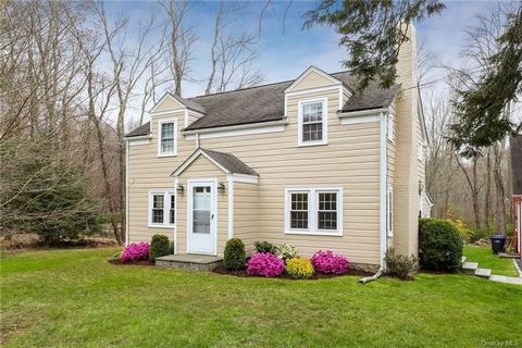 Amazing opportunity to own two commercial buildings in the heart of Pound Ridge. The farmhouse is being used as office space and the 1000 separate pole barn was being used as a studio/office. Lots of parking and an easy walk into Scott's Corners. You...