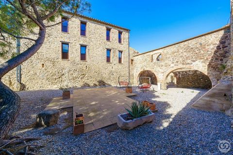 For sale a stone house restored in 2004 with a tourist license, with a constructed area of 581 square meters in the town of Marzà. An ideal town to rest, enjoy the tranquility; just ten minutes by car from the beaches of Llançà and between the parks ...