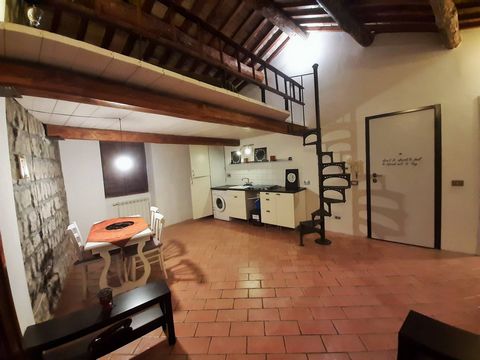 Apartment for sale in the heart of the historic center of Viterbo, precisely in Via della Volta Buia. Nice and characteristic loft with stone details and wooden beams, located on the second floor, with a total area of 40 square meters, it consists of...