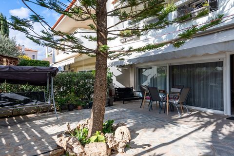 A cosy and stylish duplex in Porto Rafti, close to the sea, the airport and Athens, while offering tranquillity and all amenities. The 138 sqm maisonette rests on a 280 sqm plot and offers a total of three bedrooms and three bathrooms, two living-din...