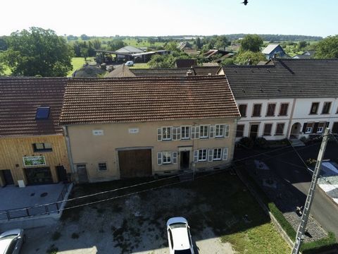 Discover this wonderful opportunity in Altwiller, close to the A4 motorway exit Sarre-Union! Exceptional real estate complex offering approximately 180 m2 of living space, nestled on a spacious plot of 9.12 ares. Great for families and space lovers! ...