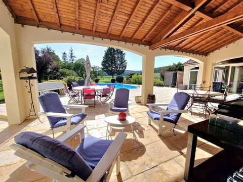 Rare! Come and discover with SOPH'IMMO this charming property that breathes Nature! It will offer you an ideal living environment! with quality services! Built in stone, it is located only 25 minutes from the TGV station (TGV 1 hour from Paris), 15 m...