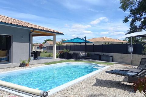 New house on one level, completely renovated, located in a quiet area in the town of Margaux Cantenac, 45 minutes from Bordeaux and 50 minutes from the magnificent Porge Ocean beach. The large living room opens onto an outdoor terrace as well as a sa...