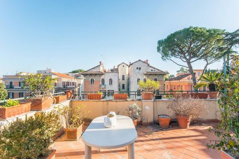 Ref. CBI ... Villa Torlonia - Coldwell Banker is pleased to offer for sale, in the prestigious area of Villa Torlonia, a bright penthouse of approximately 190 commercial square metres, of which 170 are covered and approximately 100 overlooking terrac...