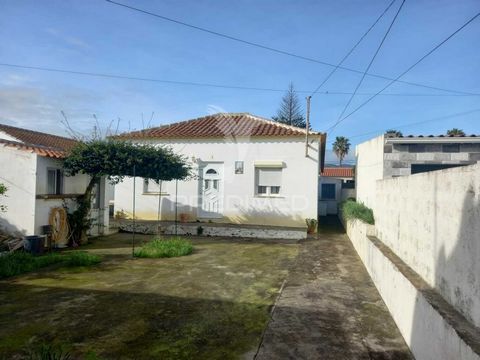 House 2 Bedrooms Vila das Lajes House located in a quiet street, next to the school, supermarkets, medical center, airport and via Vitorino Nemésio. It consists of 2 bedrooms, bathroom, living room, dining room and large kitchen, pantry and machine r...
