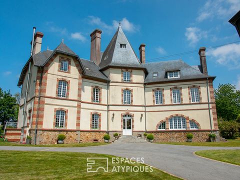 Located close to the road networks and Merdrignac, this majestic mansion benefits from a location in an exceptional green environment and develops an area of 450 m2 on a little more than 6ha of land including 1ha dedicated to the pond. Largely renova...