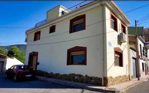 Exquisite Townhouse in the Charming Village of Las Casas del Señor Welcome to your dream home in the heart of the beautiful south of Spain, where a life of luxury, tranquility, and convenience awaits you. Nestled in the picturesque village of Las Cas...