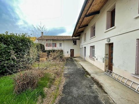 Real estate tenement consisting of a house and an apartment. The house is composed as follows: kitchen, dining room, living room, large living room on the ground floor. Upstairs are five bedrooms, bathroom, hallway and attic. This house could be divi...