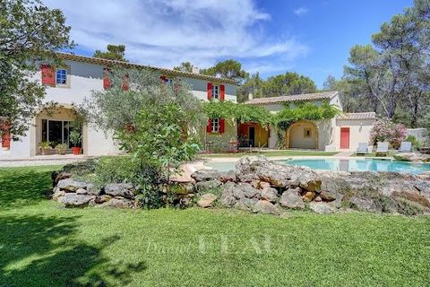 This beautifully appointed property located five minutes from a charming village with all amenities and a secondary school is in a peaceful residential neighbourhood 20 minutes from Aix and Lourmarin. Built in 1998 in the style of typical period buil...