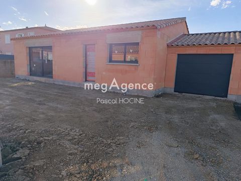 In a town with all amenities 20 km from Narbonne, in a quiet housing estate. beautiful new single-storey villa of 112 M2 and a garage of 21 M2, on land of 455 M2 suitable for swimming pool. It consists of a beautiful living room of approximately 55 M...