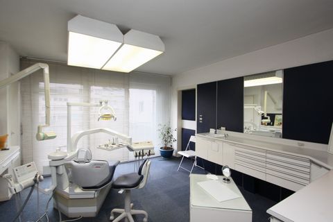 Au No101 rue de pont à mousson, Didier HOFFMAN, Agent Mandataire PROVIMO, vous offre la possibilite d'acquerir, cet appartement de Type F3 de 67 m2 actuellement exploité en cabinet dentaire, et composé d'un entrée, d'une salle de soins d'une pièce fa...