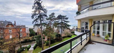 EXCLUSIVITE A LOUER- Le Havre - Félix Faure Venez découvrir cet appartement à la vue imprenable sur la ville et la mer situé dans le quartier prisé de Félix Faure. Au 3ème étage de la résidence avec ascenseur, il est composé d'un double séjour lumine...